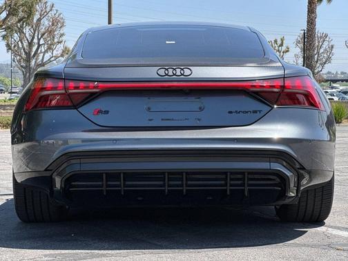 Daytona Gray Pearl Effect 2022 Audi RS e-tron GT quattro