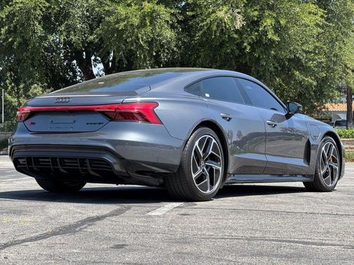 Daytona Gray Pearl Effect 2022 Audi RS e-tron GT quattro