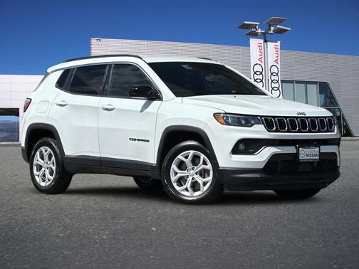 Bright White Clearcoat 2024 Jeep Compass Latitude