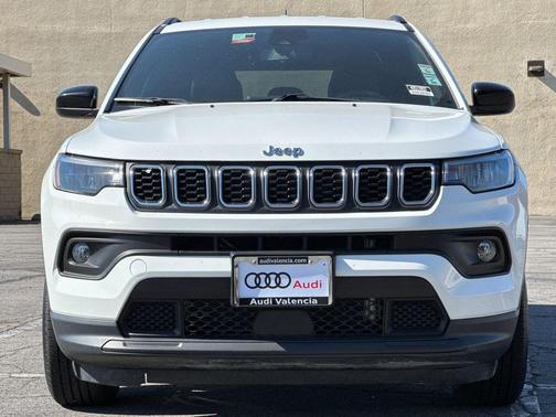 Bright White Clearcoat 2024 Jeep Compass Latitude