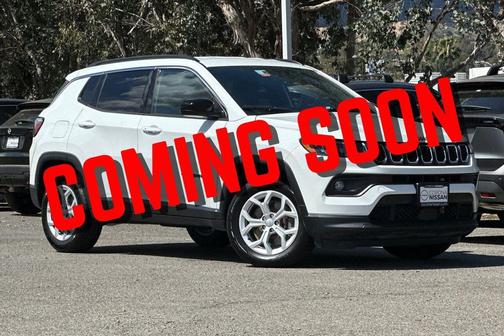 Bright White Clearcoat 2024 Jeep Compass Latitude