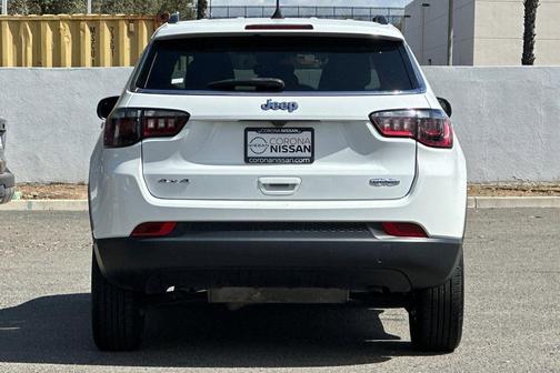 Bright White Clearcoat 2024 Jeep Compass Latitude