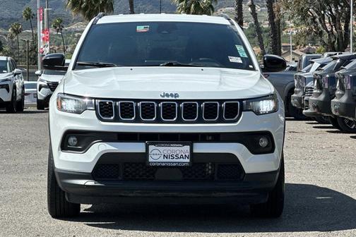 Bright White Clearcoat 2024 Jeep Compass Latitude