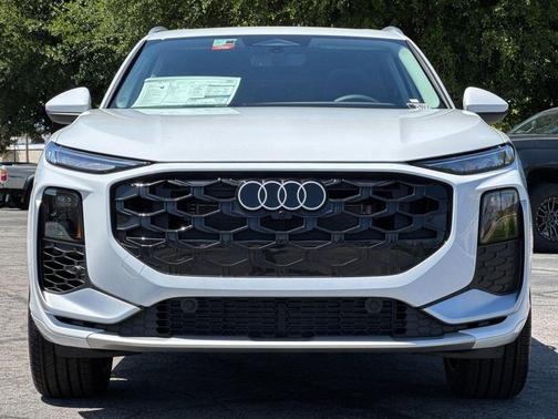 Glacier White Metallic 2026 Audi Q3 TFSI quattro S tronic