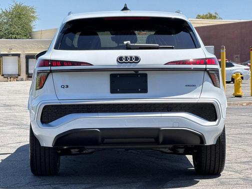 Glacier White Metallic 2026 Audi Q3 TFSI quattro S tronic