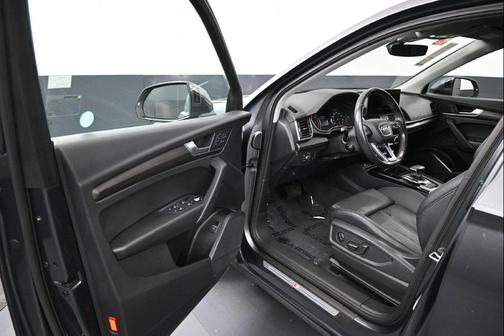Daytona Gray Pearl Effect 2024 Audi Q5 45 S line Premium