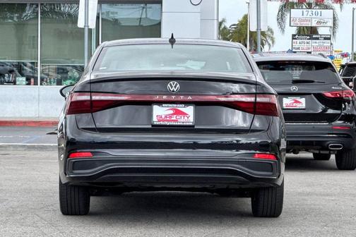 Deep Black Pearl 2025 Volkswagen Jetta 1.5T SE