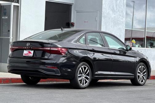 Deep Black Pearl 2025 Volkswagen Jetta 1.5T SE