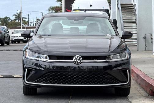 Deep Black Pearl 2025 Volkswagen Jetta 1.5T SE