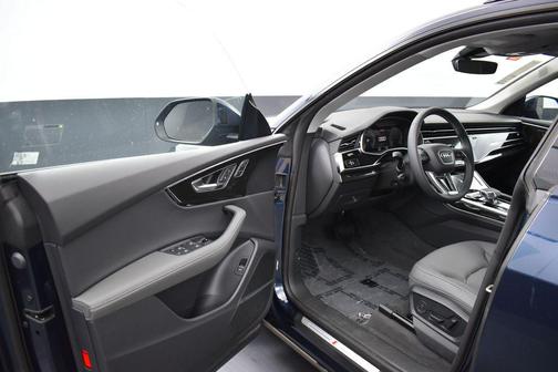 Waitomo Blue Metallic 2026 Audi Q8 55 Premium Plus