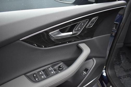Waitomo Blue Metallic 2026 Audi Q8 55 Premium Plus