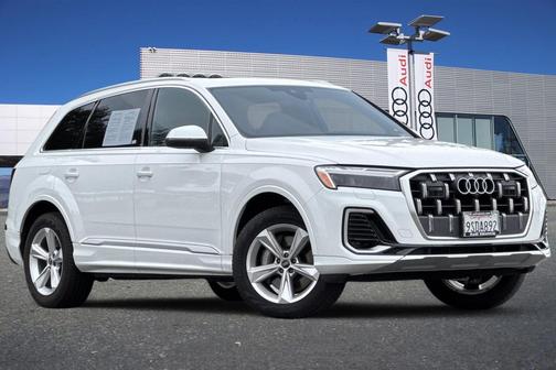 2025 Audi Q7 45 Premium