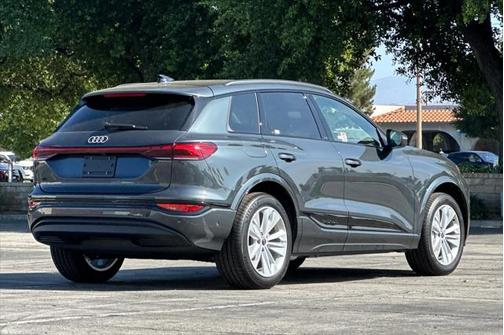 2025 Audi Q6 e-tron Premium Plus