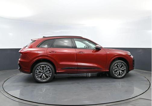 Grenadine Red Metallic 2026 Audi Q5 Premium Plus TFSI quattro S tronic