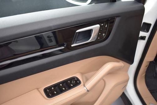 White 2019 Porsche Cayenne Cayenne