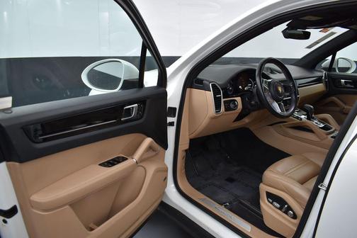 White 2019 Porsche Cayenne Cayenne