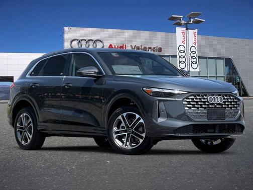Tambora Gray Metallic 2026 Audi Q5 Premium TFSI quattro S tronic