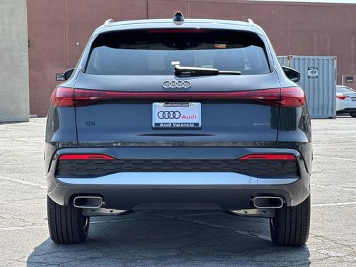 Tambora Gray Metallic 2026 Audi Q5 Premium TFSI quattro S tronic