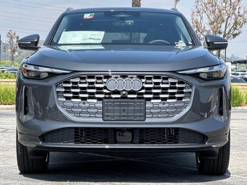 Tambora Gray Metallic 2026 Audi Q5 Premium TFSI quattro S tronic