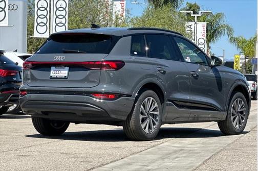 2025 Audi Q6 e-tron Premium quattro