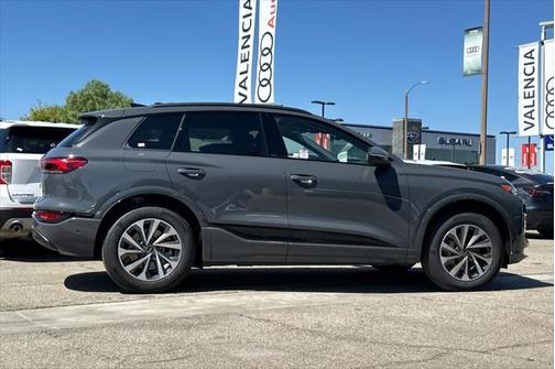 2025 Audi Q6 e-tron Premium quattro