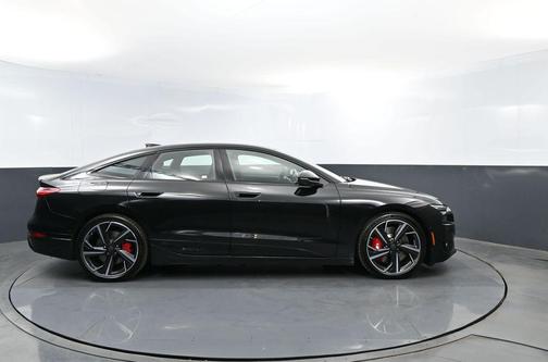 Mythos Black Metallic 2027 Audi S6 e-tron Premium Plus