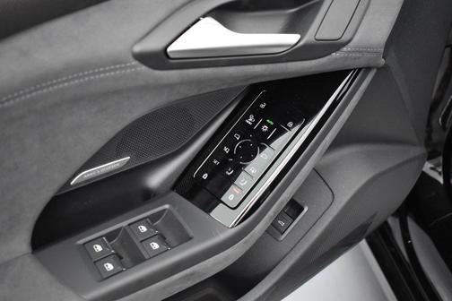 Mythos Black Metallic 2027 Audi S6 e-tron Premium Plus