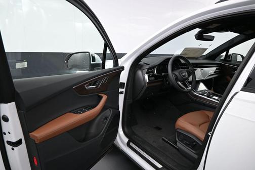 Glacier White 2026 Audi Q7 45 Premium Plus