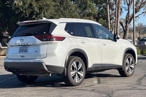 2025 Nissan Rogue SL