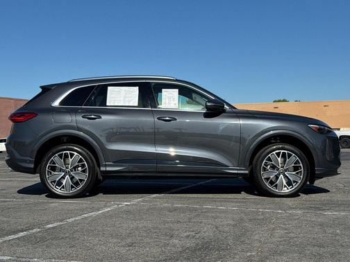 Tambora Gray Metallic 2025 Audi Q5 Premium Plus TFSI quattro S tronic