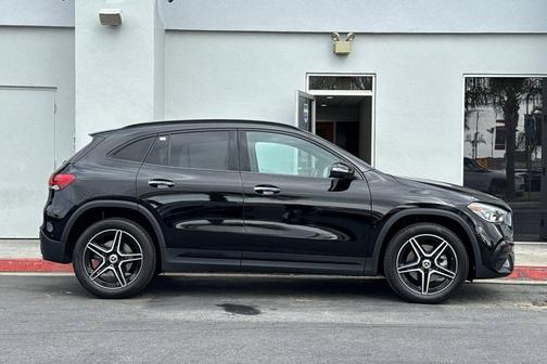 Black 2022 Mercedes-Benz GLA 250 4MATIC
