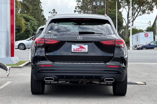 Black 2022 Mercedes-Benz GLA 250 4MATIC
