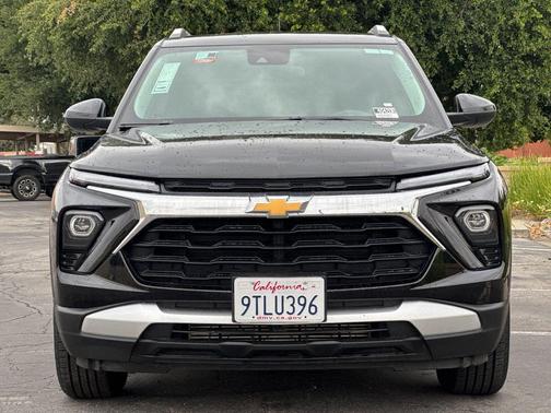 Mosaic Black Metallic 2025 Chevrolet Trailblazer LT