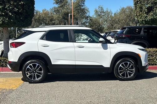 Summit White 2025 Chevrolet Trailblazer LT