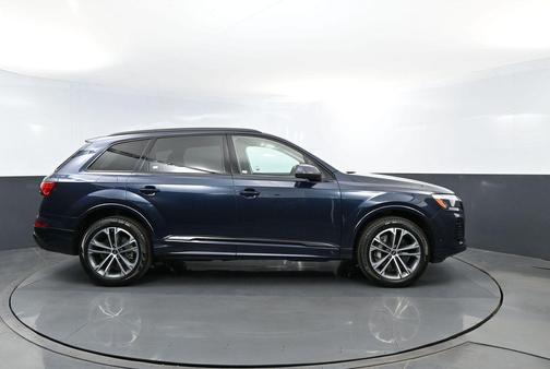 Waitomo Blue Metallic 2026 Audi Q7 45 Premium