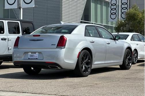 2022 Chrysler 300 Touring