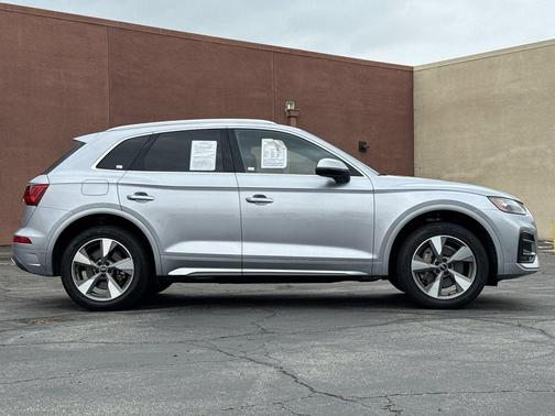 Florett Silver Metallic 2022 Audi Q5 40 Premium Plus