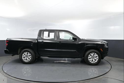 Super Black 2023 Nissan Frontier SV