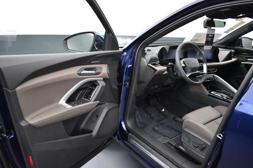 Navarra Blue Metallic 2026 Audi Q5 Premium Plus TFSI quattro S tronic