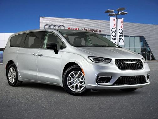 Silver Mist Clearcoat 2024 Chrysler Pacifica Touring L
