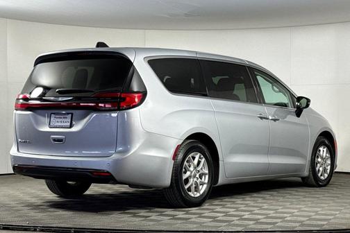 Silver Mist Clearcoat 2024 Chrysler Pacifica Touring L