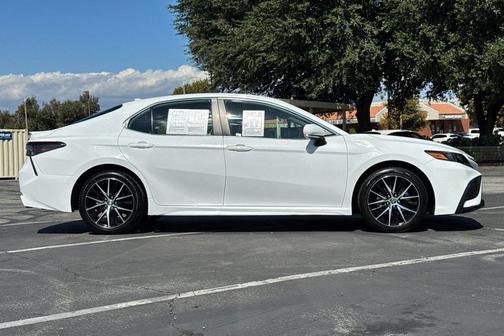 Ice 2023 Toyota Camry SE