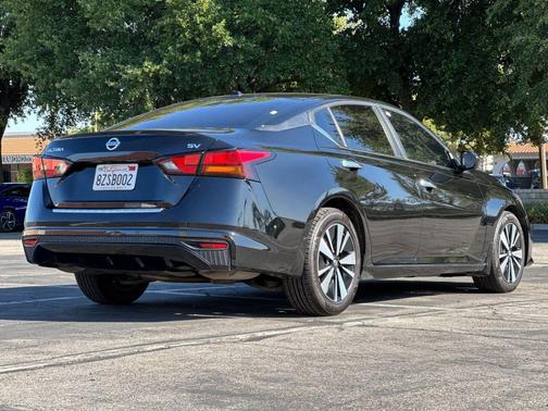 Super Black Clearcoat 2022 Nissan Altima 2.5 SV