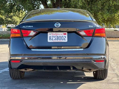 Super Black Clearcoat 2022 Nissan Altima 2.5 SV