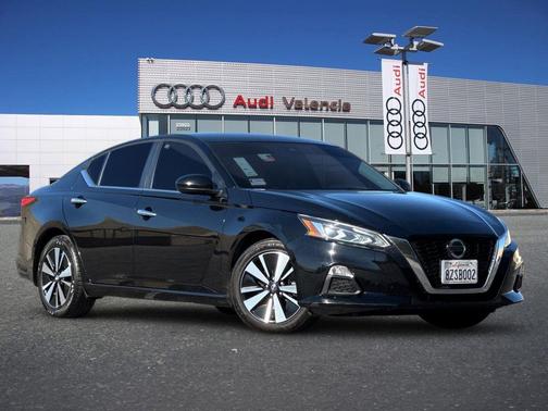 Super Black Clearcoat 2022 Nissan Altima 2.5 SV