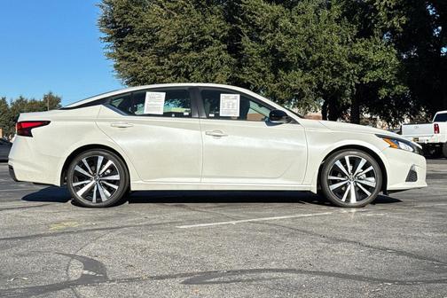 2022 Nissan Altima SR FWD