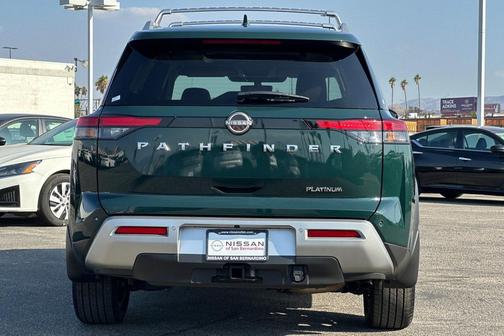 2024 Nissan Pathfinder Platinum FWD