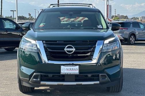 2024 Nissan Pathfinder Platinum FWD