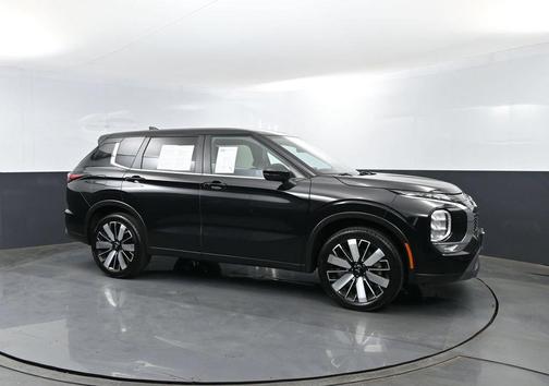 Black 2025 Mitsubishi Outlander SE S-AWC