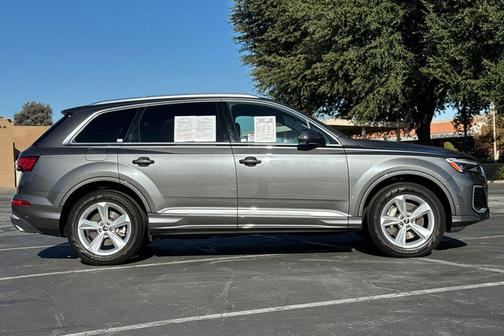 Gray Metallic 2025 Audi Q7 45 Premium